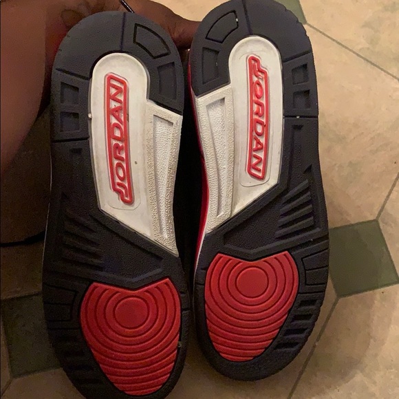 Crimson Red Retro 3 Jordan - Picture 5 of 5